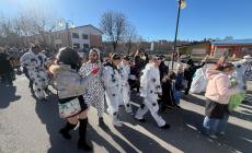Ceva: le maschere sfilano in centro per Carnevale