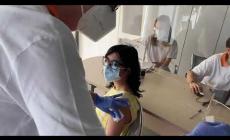 VIDEO - Covid: il ministro Dadone si è vaccinata all’ex Valauto
