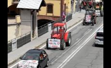 Mondovì, ultime ore di scuola: sfilano i trattori