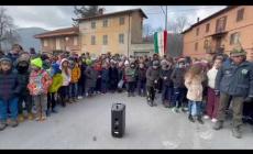 VIDEO - Garessio, stabilimento Huvepharma: la posa della pietra d’inciampo in memoria di Roberto Lepetit