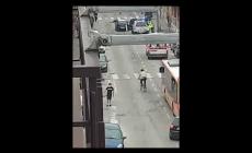 Rapina a Grinzane Cavour, morte due persone. Le immagini dell'arrivo di carabinieri e mezzi di soccorso