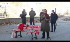inaugurata la panchina rossa Cisl davanti alla palazzina delle Medie 