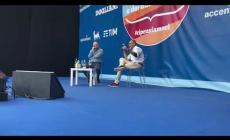 Inizia l'intervista di Formigli a Saviano con un ricordo di Gino Strada