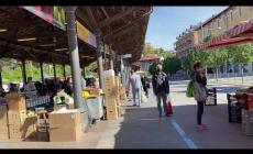 Mondovì, coronavirus: ecco come ha riaperto il "mercato grande" del sabato solo per alimentari, piante, semi e fiori - AREA DI PIAZZA ELLERO TRANSENNATA, VARCHI CON CONTEGGIO PERSONE (240 CLIENTI MAX).