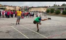 VIDEO - I Piani dominano la gara del lancio dell’uovo al Palio Montis Regalis 2023 