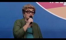 Mara Maionchi sale sul palco del Festival 