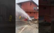 Mondovì, San Giovanni dei Govoni: il getto che indica problemi alla condotta idrica