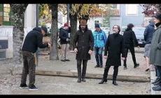 VIDEO - I Marlene Kuntz giocano a petanque sulla piazza del paese 