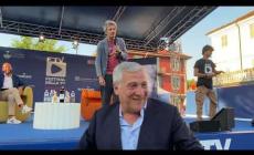 Il video. Dogliani, FestivalTv, siparietto Tajani e Pif: «Draghi l'ho fatto cadere io»