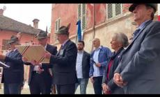 A Rocca de' Baldi, la consegna della cittadinanza onoraria alla sezione degli Alpini di Mondovì