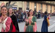 Tante maschere alla prima sfilata di Mondovì