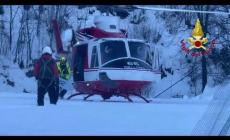 Viola St. Gree, l'elicottero Drago riporta a valle lo snowboarder che si era perso fuori pista