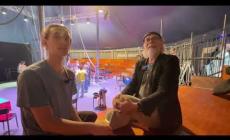 Jérôme Thomas, coreografo mondiale a Mondovì: «Circo senza animali, arte pura fatta di bella gioventù»