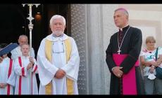 VIDEO - Il sindaco Ivano Airaldi ha dato il benvenuto al nuovo parroco di Farigliano don Armando Ferreri