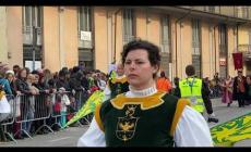 Coriandoli e allegria nel video della prima sfilata del Carnevale di Mondovì