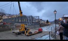 Garessio: passerella sul Tanaro montata, per cancellare l'alluvione del 2 ottobre