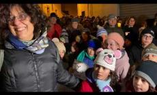 #Mondovì la fiaccolata dopo la scritta antisemita apparsa sulla porta della casa di #LidiaRolfi.