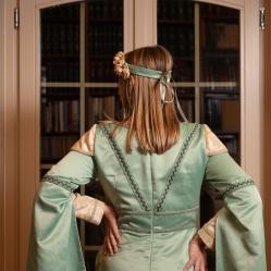 B&egrave;la Monregaleisa: scatti misteriosi della protagonista del Carlev&egrave;