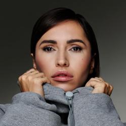 Una delle favorite del Festival di Sanremo 2026 sbarca nella Granda: Serena Brancal