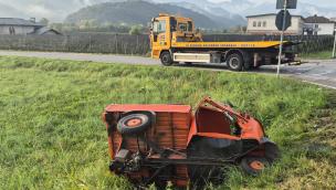Villanova Mondovì: scontro tra mezzo pesante e Ape car