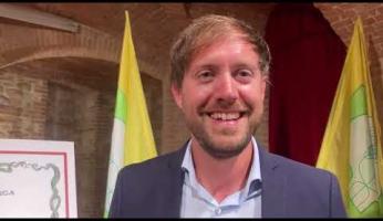 Dogliani: Alessandro Asto è il Premio Schina Cina’ 2025 per aver scelto di citare i vigneti lasciando la carriera di avvocato 