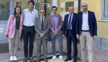 Mondovì: sindaco e giunta di fronte agli edifici scolastico al suono della campanella 2025/2026