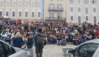 Mondovì, manifestazione contro la guerra nel primo giorno di scuola