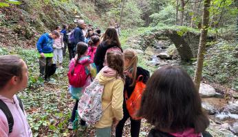 Alunni della Primaria di Garessio al ponte romano di Piangranone