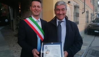 VIDEO - Piozzo: la consegna della Zucca d'Oro 2025 al Prefetto di Cuneo Mariano Savastano
