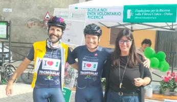 Ex campioni di ciclismo a Farigliano per il Charity Bike Tour 2025