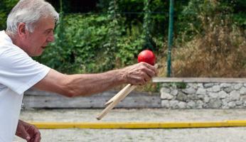 Tra birilli, trottole e stoccafissi volanti: a Farigliano è tempo di “Ghita!”