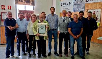 Carrù: Giovanni Comino socio onorario del Consorzio del Bue Grasso