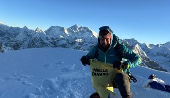 La bandiera di Niella Tanaro sventola a 6.500 metri nelle valli dell’Everest