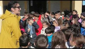 VIDEO - Bastia Mondovì, cerimonia al Sacrario Partigiano 2025: i bambini delle scuole cantano "Bella Ciao" 
