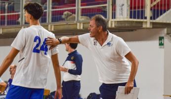 Coach Bertini incita i suoi giocatori