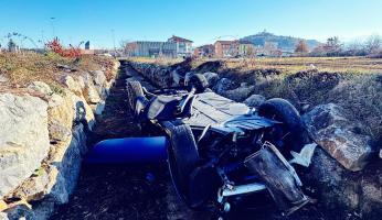 Mondovì: auto in un canale nell'area industriale