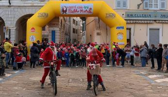 Ceva invasa dai Babbi Natale per "Corri con Babbo Natale"