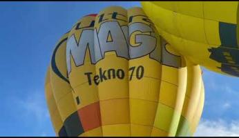 Al Raduno delle Mongolfiere i veicoli storici dell'Aeroclub Torino