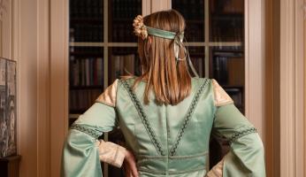 B&egrave;la Monregaleisa: scatti misteriosi della protagonista del Carlev&egrave;