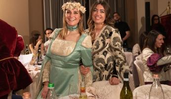 Carlev&eacute;, una cena di gala affollata apre il Carnevale: con il Moro e la B&eacute;la anche i rappresentanti di Regione e Provincia