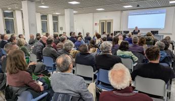 Urbanistica e distanze cimiteriali, 100 fra amministratori e tecnici all'incontro del Patto Civico