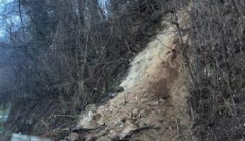 Torre: frana sulla provinciale verso Roatta