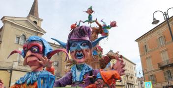 Carnevale a Mondov&igrave;: domani la sfilata dei carri allegorici torna sull'Altipiano