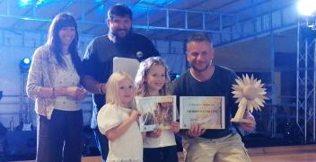VIDEO - Concorso fotografico Girasoli a Farigliano 2025: premio speciale a Fabio Bruno con Vittoria e Lucia