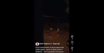 Benevagienna, ragazzini lanciano pietre, di notte, in strada: il Comune pubblica il video