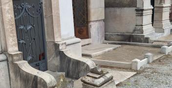Furti di rame e danneggiamenti al cimitero urbano, l’amministrazione comunale: «Azione intollerabile»