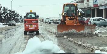 VIDEO - La strada provinciale tra Villanova e Mondov&igrave; dopo la nevicata di stanotte (2-3 febbraio) alle 9,30
