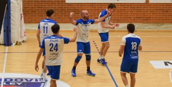 Esultanza di Cortellazzi con i suoi nuovi compagni