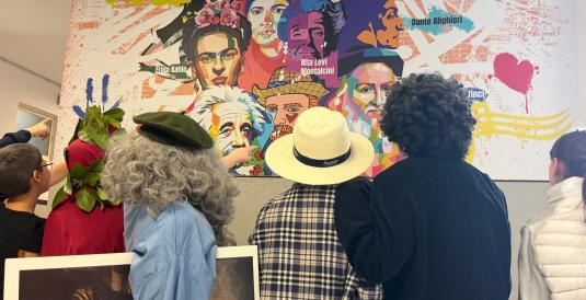 FOTOGALLERY - Le Medie di Carr&ugrave; ancora pi&ugrave; belle: nuovi arredi e coloratissimi pannelli ispirati a grandi personaggi