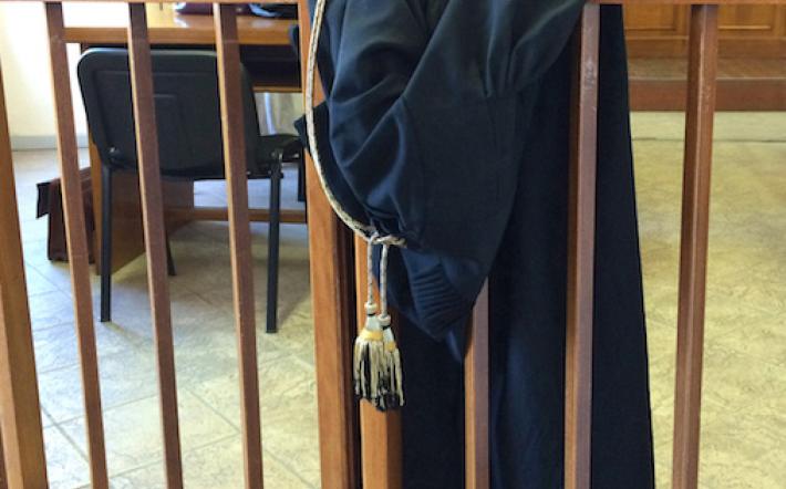 Avrebbe estorto denaro ad una donna: a processo